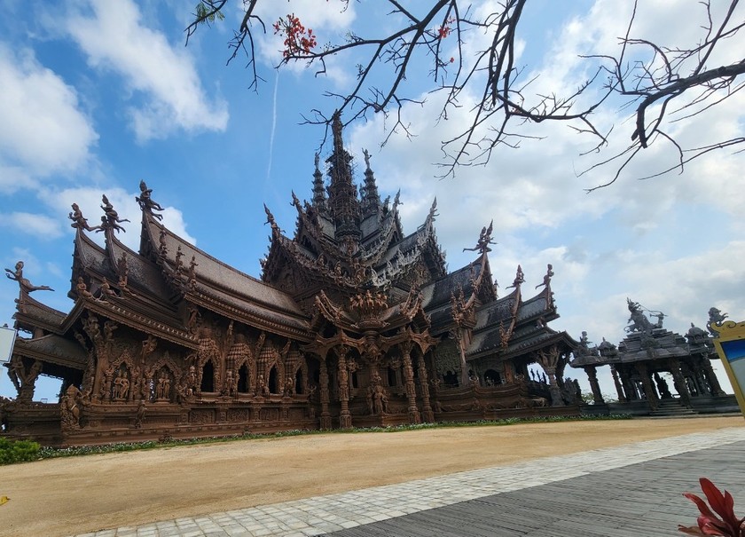 Chiêm ngưỡng đền Chân Lý, ngôi đền bằng gỗ nổi tiếng ở Pattaya - Thái Lan- Ảnh 2.