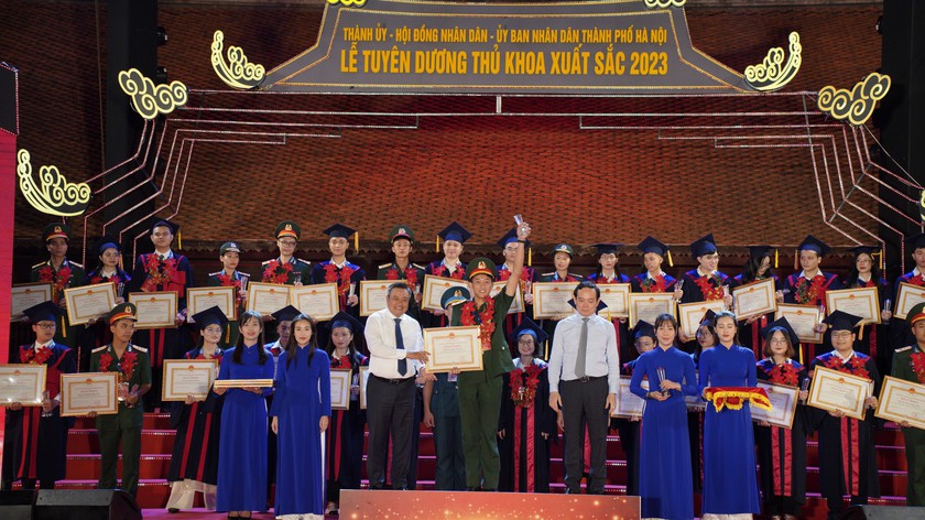 Thủ khoa Trường Sĩ quan Pháo binh Phạm Văn Tài với mơ ước trở thành thầy giáo- Ảnh 1.