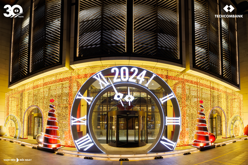 Techcombank làm sáng không gian với trang trí giáng sinh ấn tượng tại hai tòa nhà- Ảnh 6.