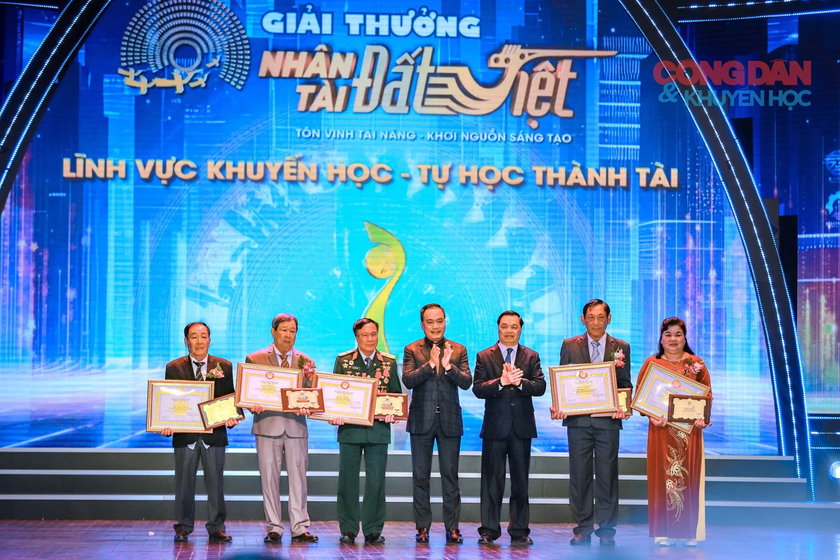 Lễ trao Giải Nhân Tài Đất Việt 2023: Tôn vinh tài năng, khơi nguồn sáng tạo- Ảnh 4.