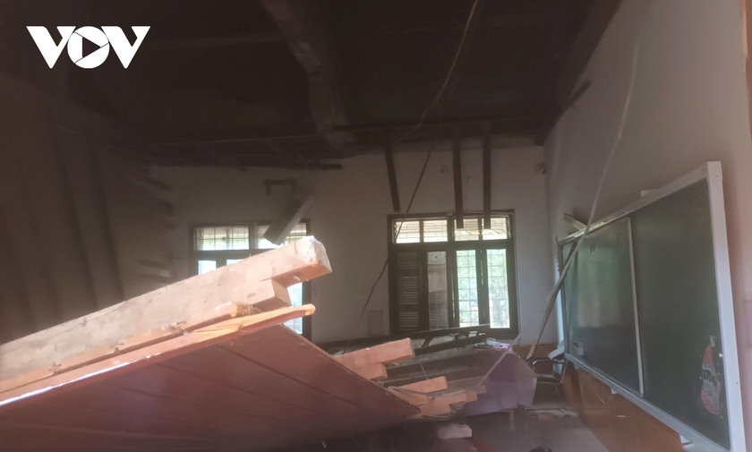 Sập trần phòng học ở Nghệ An: Nguyên nhân ban đầu do gỗ làm trần nhà bị xuống cấp- Ảnh 2.