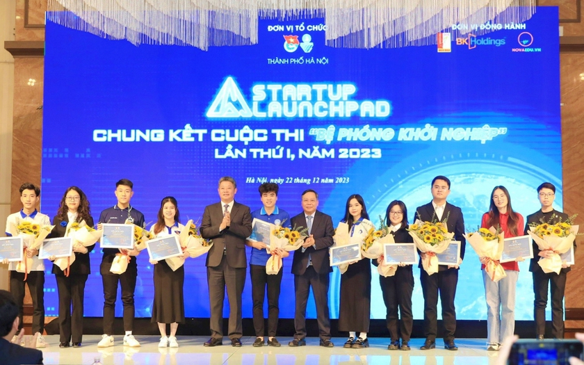Sinh viên Đại học Bách Khoa Hà Nội đạt giải Nhất "Bệ phóng khởi nghiệp" với viên nén sinh khối bã cafe - Ảnh 2.