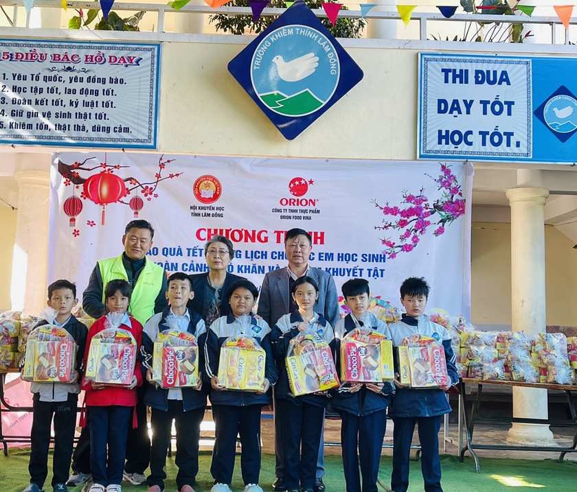 Hội Khuyến học tỉnh Lâm Đồng trao hơn 500 phần quà Tết tặng học sinh khuyết tật, học sinh có hoàn cảnh khó khăn- Ảnh 1.