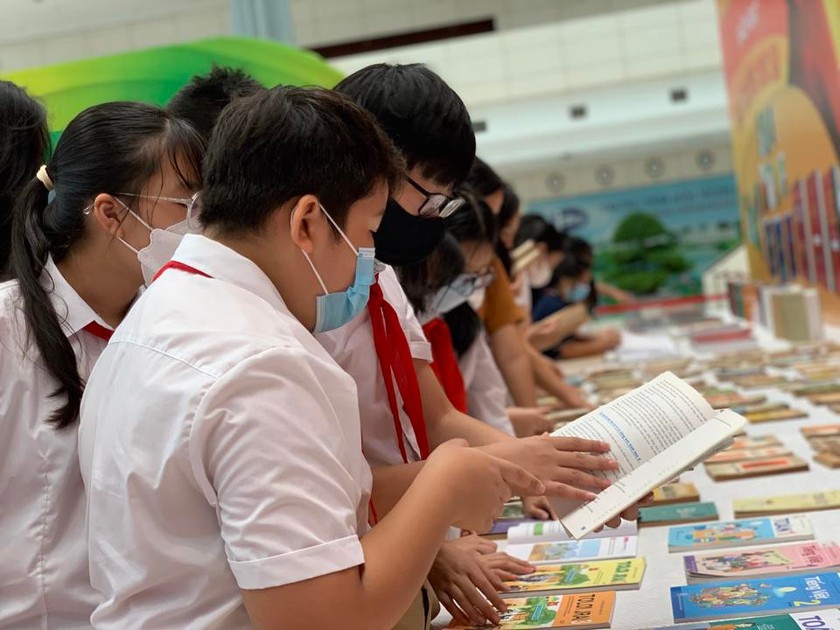Bộ Giáo dục và Đào tạo soạn thêm một bộ sách giáo khoa nhằm cải thiện chất lượng dạy và học- Ảnh 1.