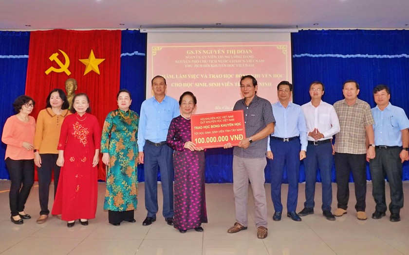 Chủ tịch Hội Khuyến học Việt Nam Nguyễn Thị Doan thăm và làm việc tại Tây Ninh- Ảnh 3.