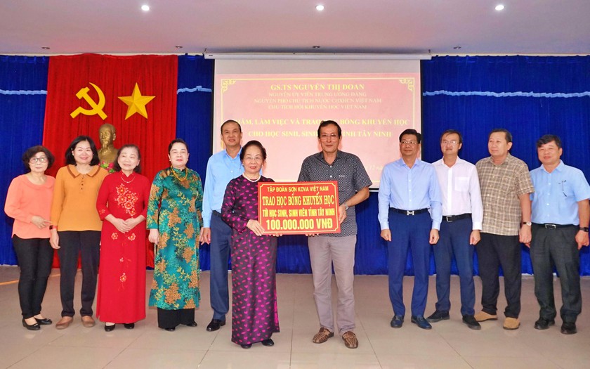 Chủ tịch Hội Khuyến học Việt Nam Nguyễn Thị Doan thăm và làm việc tại Tây Ninh- Ảnh 4.