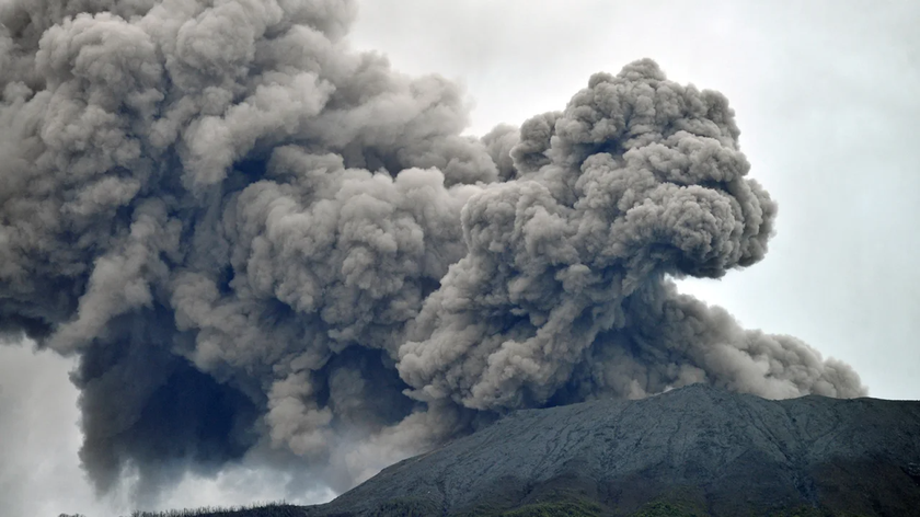 Phun trào núi lửa Marapi ở tỉnh Tây Sumatra, Indonesia khiến 11 người thiệt mạng. Ảnh: CNN