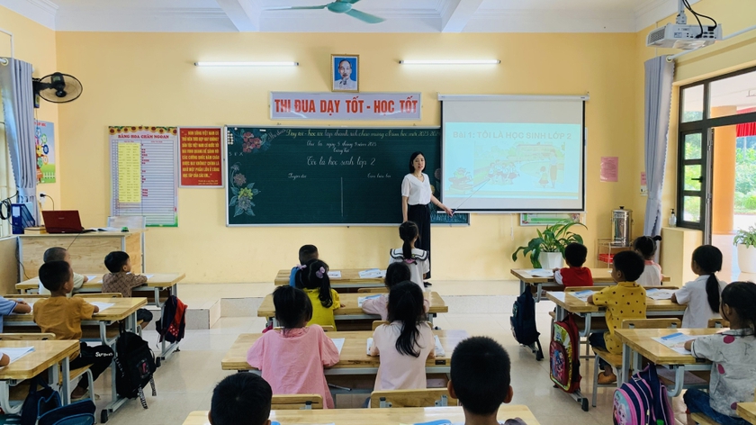 Cô giáo trẻ Hoàng Thị Quỳnh tận tâm với nghề ở huyện miền núi Tiên Yên- Ảnh 1.
