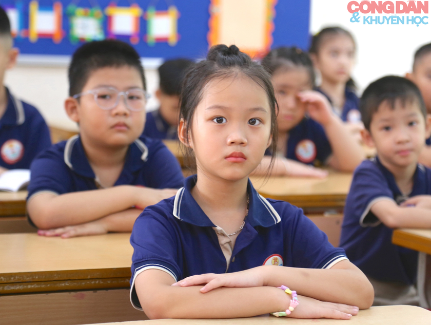Hơn 10.000 học sinh thuộc hộ cận nghèo ở Hà Nội không phải đóng học phí- Ảnh 1.
