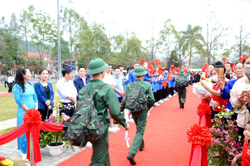 Hơn 700 thanh niên dân tộc thiểu số Lào Cai lên đường nhập ngũ - Ảnh 4.