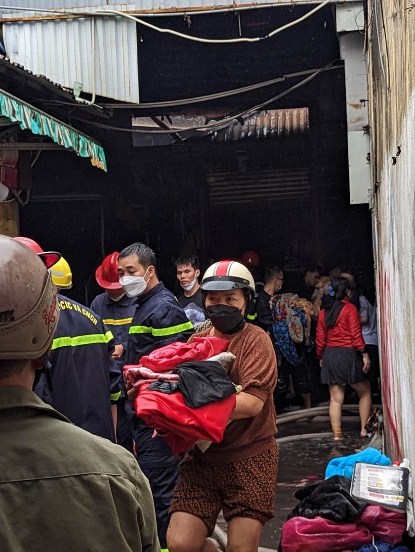 Hải Phòng:Tiểu thương chợ Tam Bạc nghẹn ngào trước nguy cơ trắng tay sau hỏa hoạn - Ảnh 3.