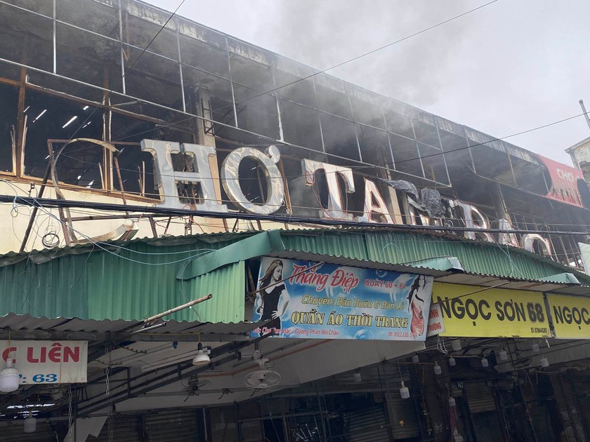 Hải Phòng: Khung cảnh tan hoang của chợ Tam Bạc sau vụ cháy lớn - Ảnh 1.