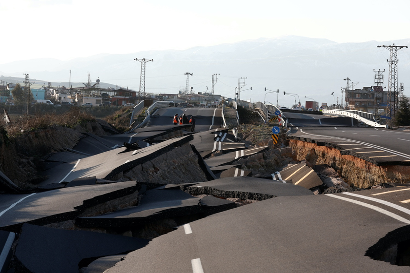 Động đất ở Thổ Nhĩ Kỳ và Syria: Xuất hiện một trong những vết nứt dài nhất từng được ghi nhận - Ảnh 2.