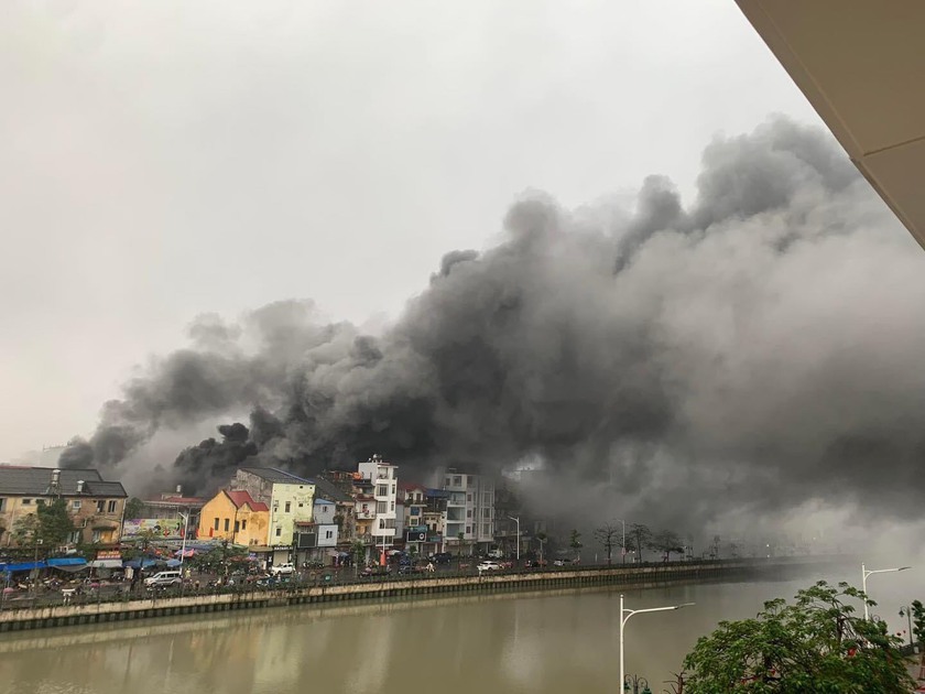 Hải Phòng: Cháy lớn tại chợ Tam Bạc - Ảnh 2.