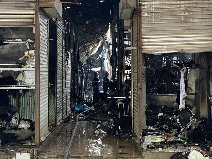 Hải Phòng: Khung cảnh tan hoang của chợ Tam Bạc sau vụ cháy lớn - Ảnh 3.
