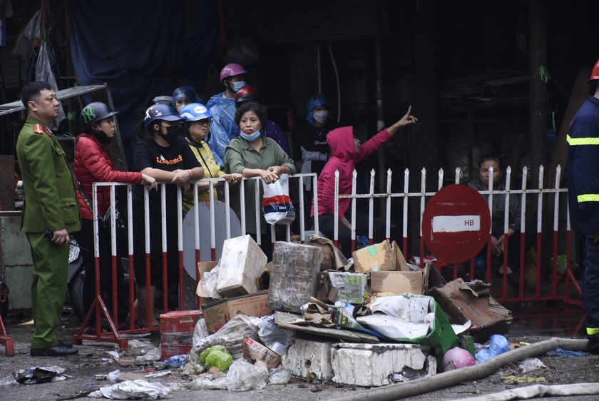 Hải Phòng: Khung cảnh tan hoang của chợ Tam Bạc sau vụ cháy lớn - Ảnh 6.