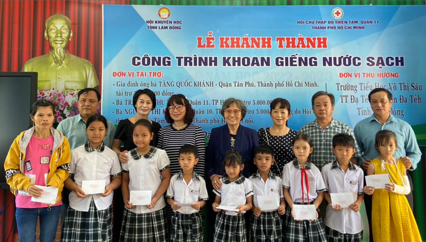 Hội Khuyến học tỉnh Lâm Đồng khánh thành công trình giếng khoan và trao học bổng tặng học sinh - Ảnh 1.