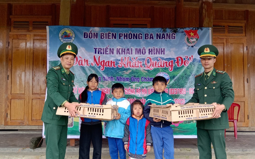 Tặng 3.000 con giống gia cầm cho gia đình học sinh vùng biên giới tỉnh Quảng Trị và Thừa Thiên Huế - Ảnh 6.