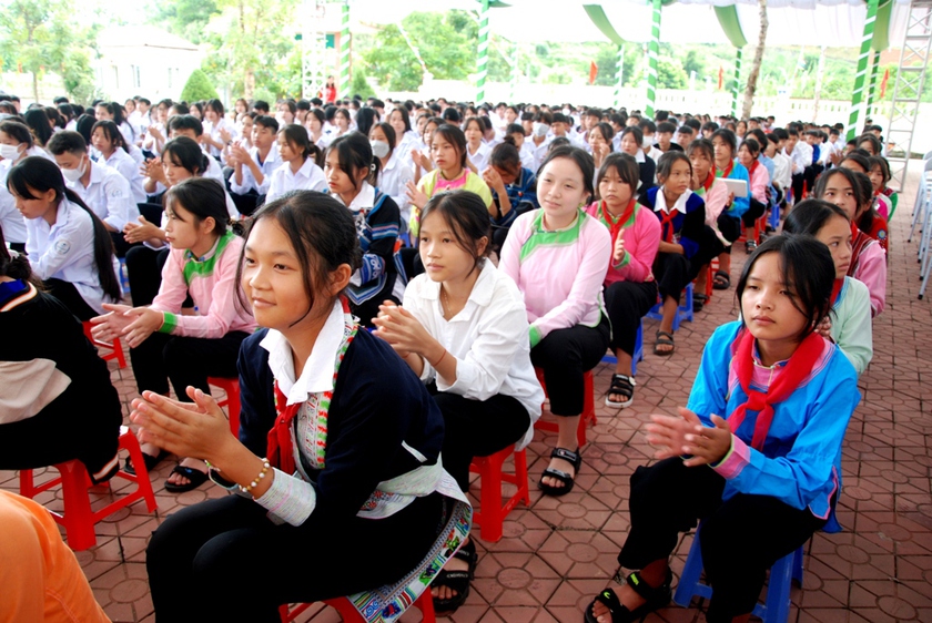 Từ tháng 2/2023, Lào Cai tạm dừng thu học phí trong các cơ sở giáo dục công lập - Ảnh 3.