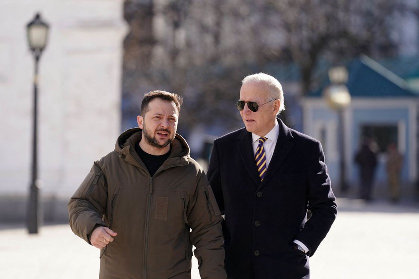 Tổng thống Mỹ Joe Biden mang gì đến Kyiv? - Ảnh 1.