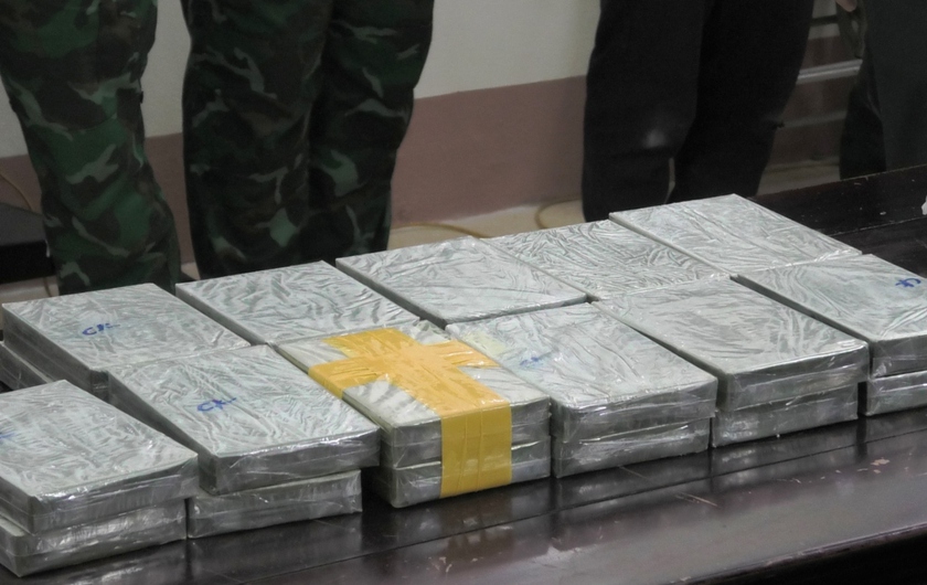 Lào Cai: Bộ đội Biên phòng bắt 3 đối tượng vận chuyển 22 bánh heroin - Ảnh 2.