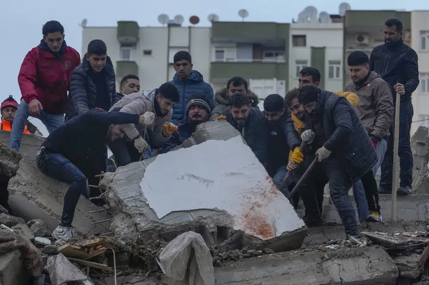 Động đất ở Thổ Nhĩ Kỳ: Hơn 4.300 người thiệt mạng, hàng chục nghìn người bị thương - Ảnh 6.