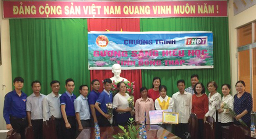 Đồng Tháp: Trao học bổng Gương sáng hiếu học tặng sinh viên Lê Thị Hồng Hạnh - Ảnh 1.