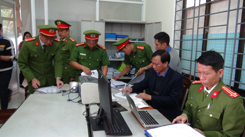 Bắt giữ, khởi tố nhiều đối tượng tại trung tâm đăng kiểm Nghệ An, Quảng Nam - Ảnh 2.