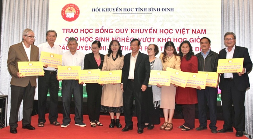 Hội Khuyến học tỉnh Bình Định đẩy mạnh, nâng cao chất lượng công tác khuyến học, khuyến tài - Ảnh 2.