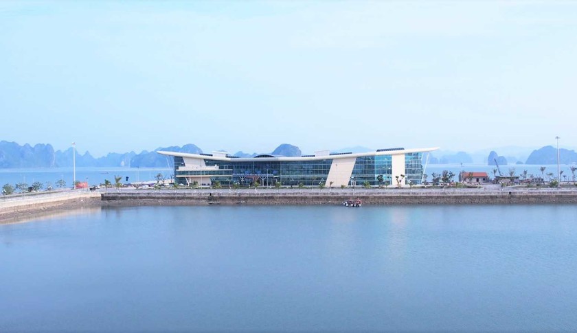 Quảng Ninh chính thức khai thác cảng cao cấp Ao Tiên kết nối giao thông tuyến đảo - Ảnh 1.