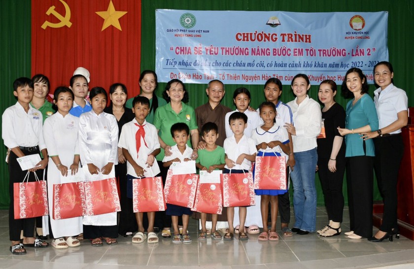 Hội Khuyến học huyện Càng Long, tỉnh Trà Vinh kết nối nuôi đỡ đầu 89 học sinh mồ côi - Ảnh 1.
