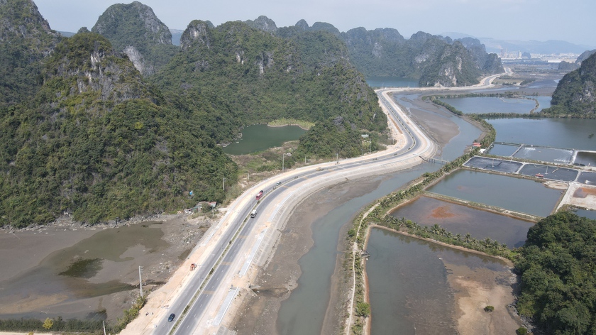 Quảng Ninh: Tăng tốc hoàn thành tuyến đường bao biển giai đoạn 2  - Ảnh 1.