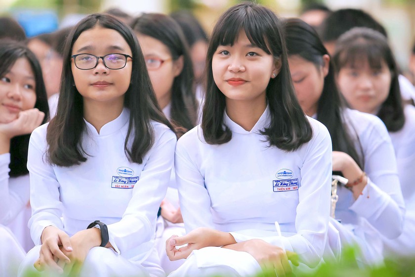 Thành phố Hồ Chí Minh vẫn tuyển sinh lớp 10 không chuyên trong trường chuyên - Ảnh 1.
