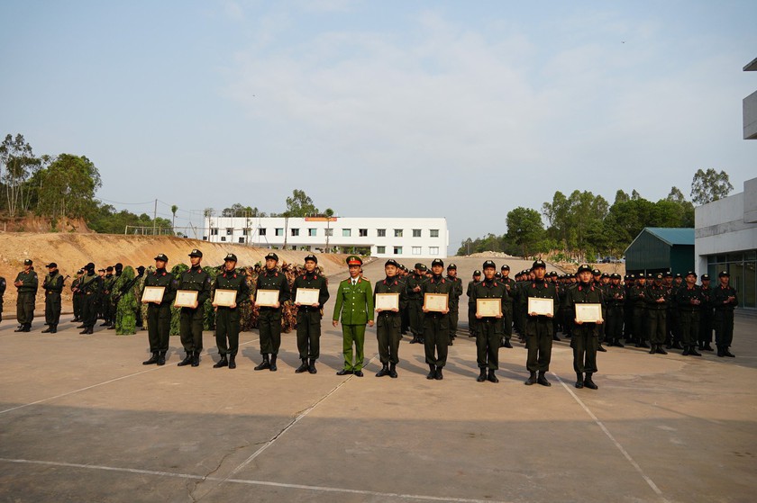 Quảng Ninh: 150 chiến sĩ cảnh sát cơ động chống khủng bố đầu tiên của Việt Nam - Ảnh 8.