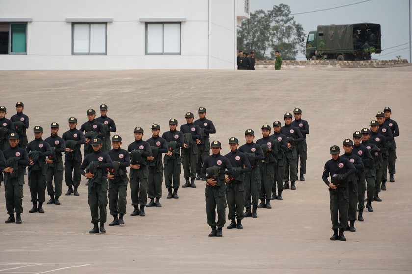 Quảng Ninh: 150 chiến sĩ cảnh sát cơ động chống khủng bố đầu tiên của Việt Nam - Ảnh 4.