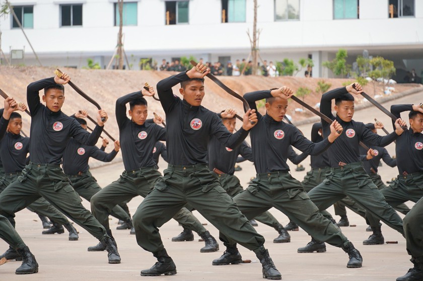 Quảng Ninh: 150 chiến sĩ cảnh sát cơ động chống khủng bố đầu tiên của Việt Nam - Ảnh 1.