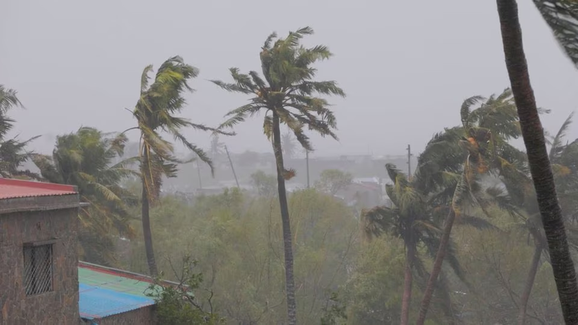 Cơn bão nguy hiểm nhất ở châu Phi đã làm hơn 400 người chết, hơn 700 người bị thương - Ảnh 7.