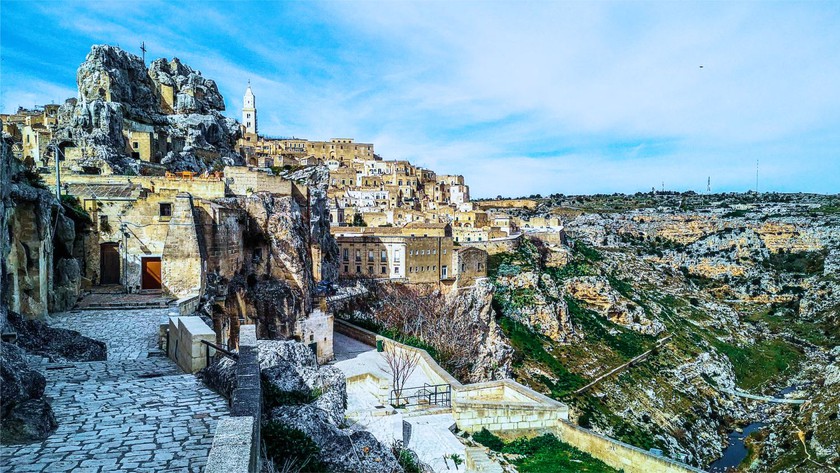 Matera: Thành phố đá cổ xưa nhất thế giới trong lòng nước Ý - Ảnh 1.