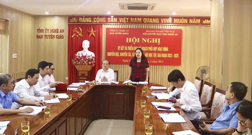 Hội Khuyến học tỉnh Nghệ An ký kết Chương trình phối hợp công tác với Ban Tuyên giáo Tỉnh ủy Nghệ An  - Ảnh 1.