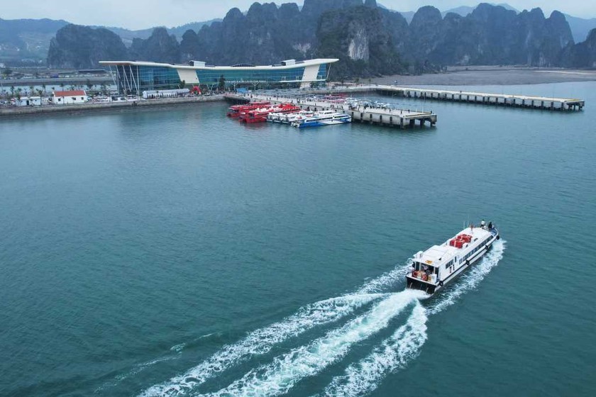 Quảng Ninh: Cảng tàu hơn 610 tỉ đồng vừa hoạt động đã lộ bất cập. - Ảnh 1.