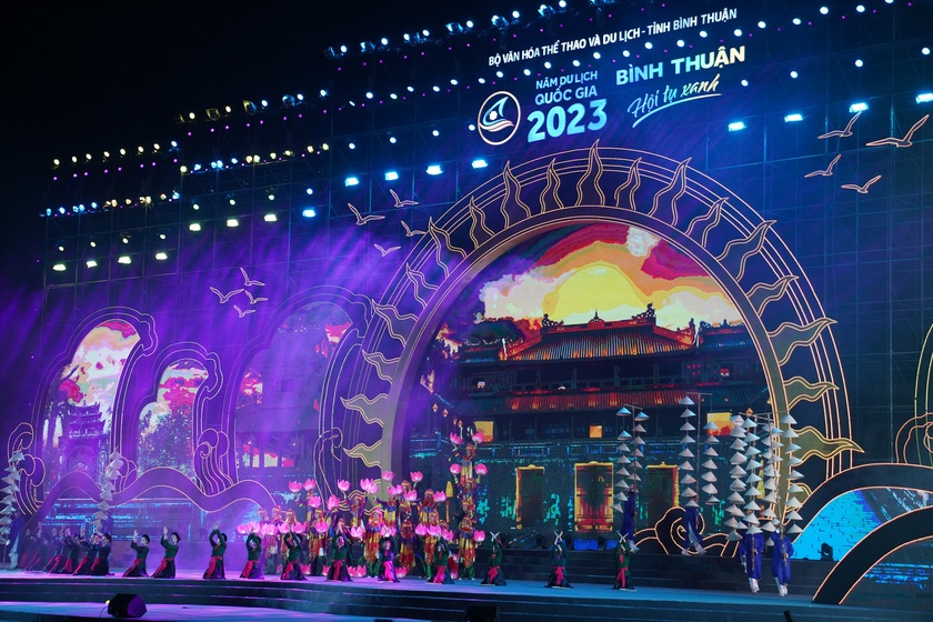 Năm Du lịch quốc gia 2023 &quot;Bình Thuận - Hội tụ xanh&quot; chính thức bắt đầu - Ảnh 1.