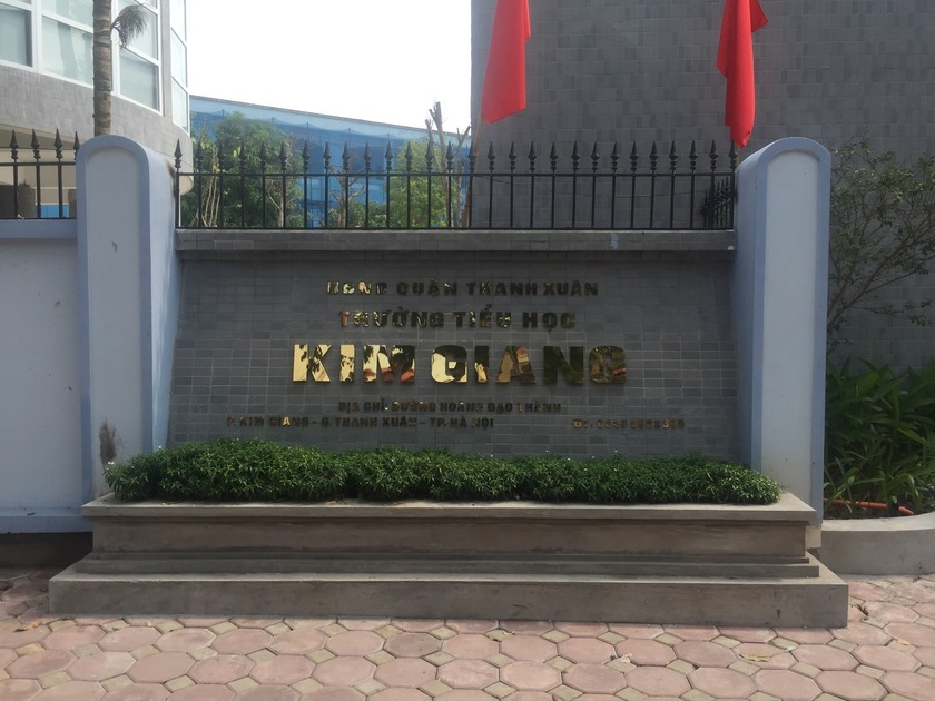 Vụ học sinh nghi ngộ độc ở Hà Nội: Tạm dừng hoạt động bếp ăn nhà trường Tiểu học Kim Giang - Ảnh 1.