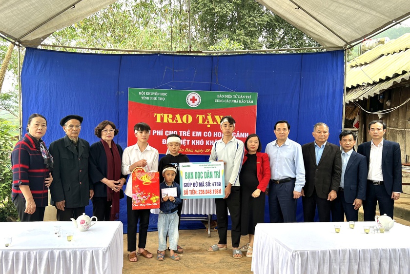 Phú Thọ: Trao hơn 800 triệu đồng hỗ trợ 4 anh em mồ côi cha mẹ - Ảnh 1.