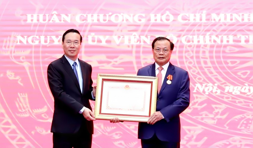 Nguyên Ủy viên Bộ Chính trị, nguyên Bí thư Thành ủy Hà Nội Phạm Quang Nghị được tặng thưởng Huân chương Hồ Chí Minh - Ảnh 1.