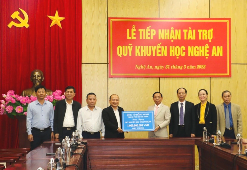 Hội Khuyến học tỉnh Nghệ An tiếp nhận tài trợ 2 tỉ đồng - Ảnh 2.