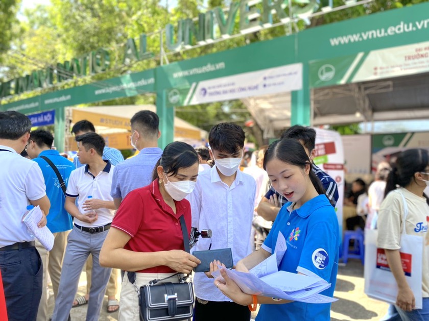 Đại học Quốc gia Hà Nội tăng chỉ tiêu tuyển sinh, mở 4 ngành mới - Ảnh 1.