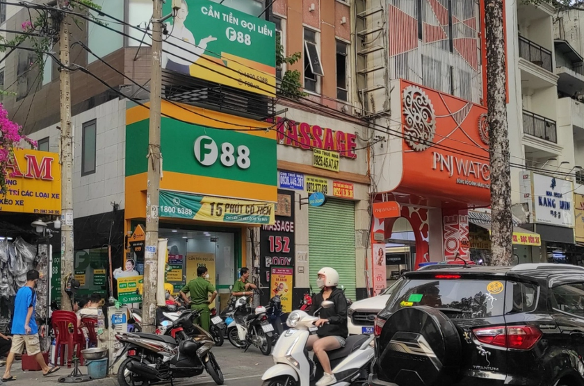 Công an thành phố Hồ Chí Minh khám xét 1 loạt chi nhánh F88 - Ảnh 2.