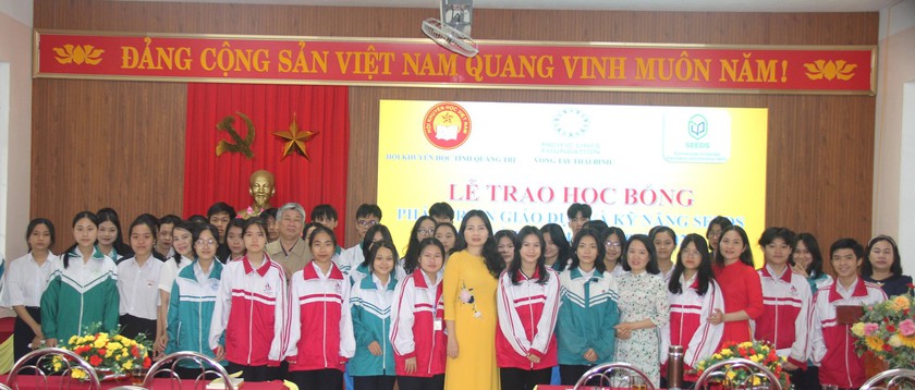 Quảng Trị: Trao 600 triệu đồng học bổng SEEDS tặng học sinh, sinh viên vượt khó học giỏi - Ảnh 2.