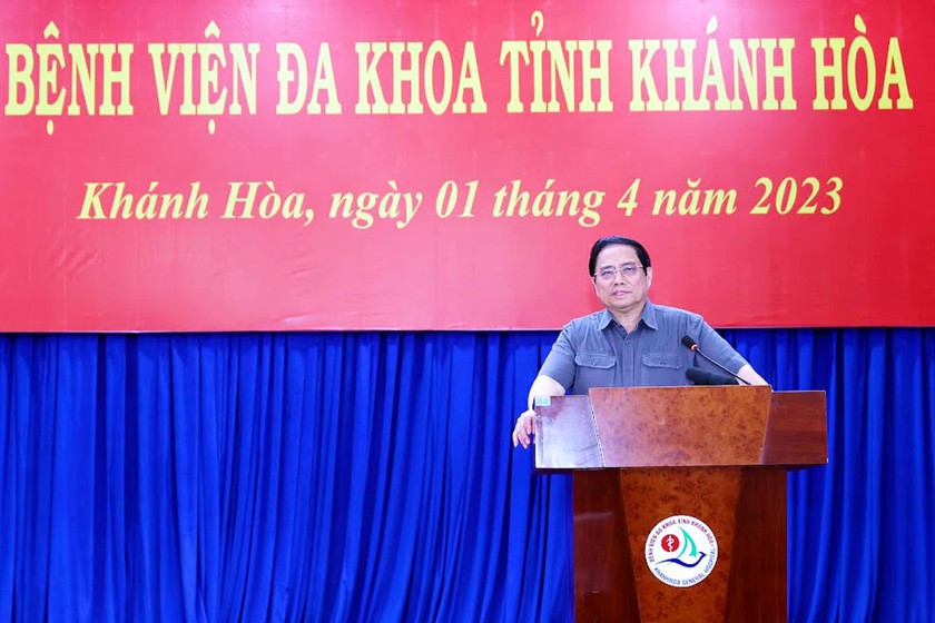 Thủ tướng thăm và khảo sát thực tế tại Bệnh viện đa khoa tỉnh Khánh Hòa - Ảnh 1.
