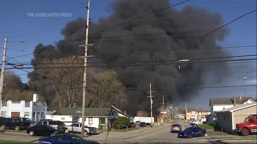 Mỹ: Xảy ra vụ cháy lớn tại một khu nhà xưởng làm hàng nghìn người phải sơ tán  - Ảnh 1.